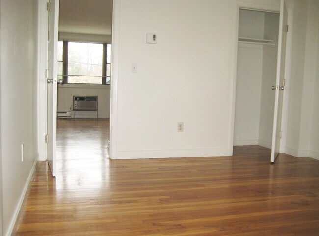 Foto del edificio - 4881 Washington St