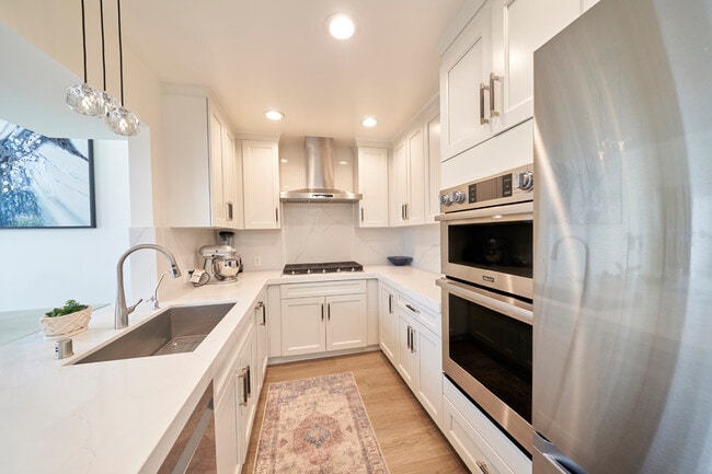 Kitchen - 1617 S Beverly Glen Blvd