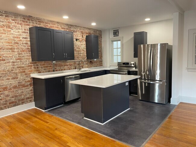 Building Photo - 14 2nd St
