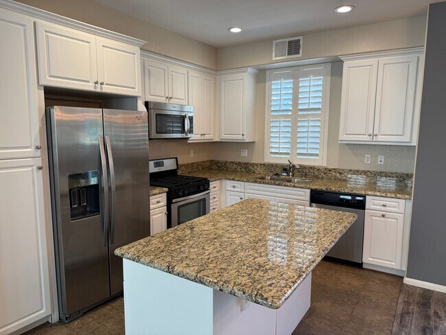 Foto del edificio - Beautiful 2 bed 2.5 bath condo available n...
