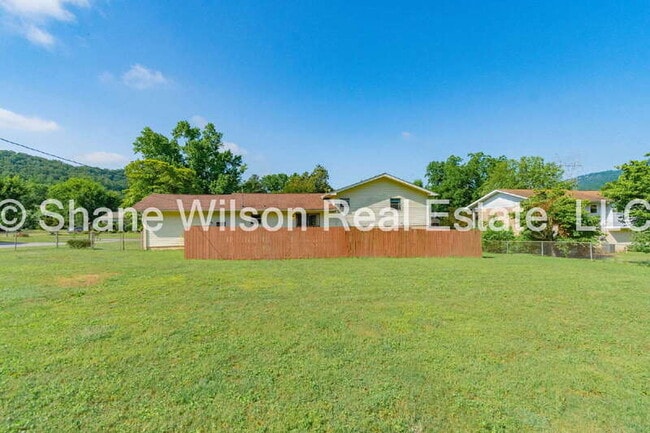 Building Photo - 617 Spring Valley Ln
