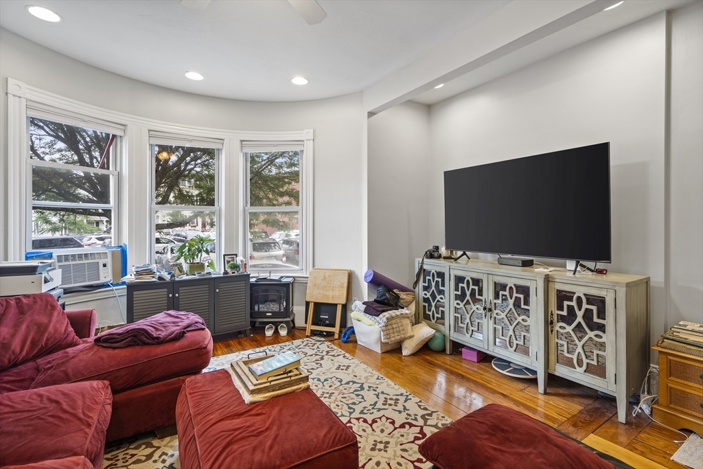 Foto principal - 194 Emerson St