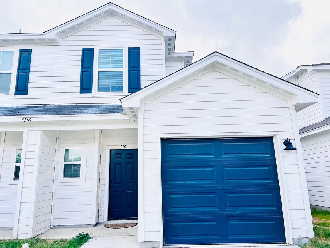 Primary Photo - Charming Rent Ready Unit Available!