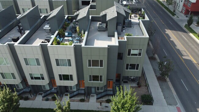 Building Photo - 2265 Glenarm Pl