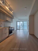 Building Photo - 448 Burnhamthorpe Rd W