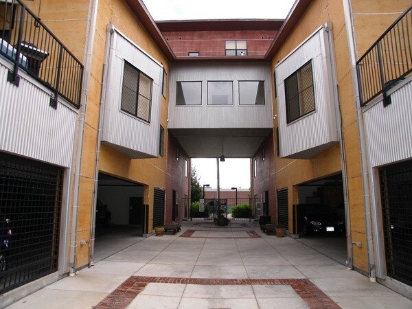 Foto del edificio - 3295 Blake St