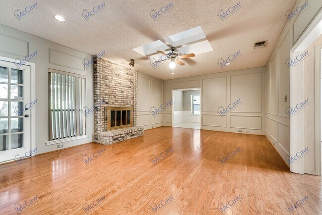 Building Photo - Coming Soon! 3/2 in Carrollton!