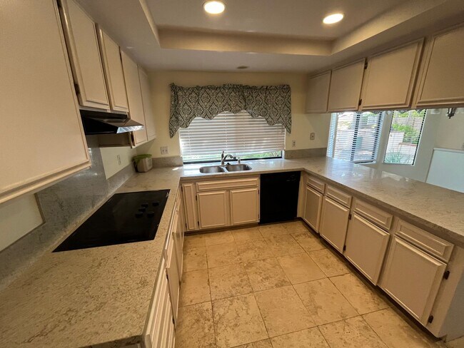 Foto del edificio - Bright and Spacious Home in Del Mar! *$500...
