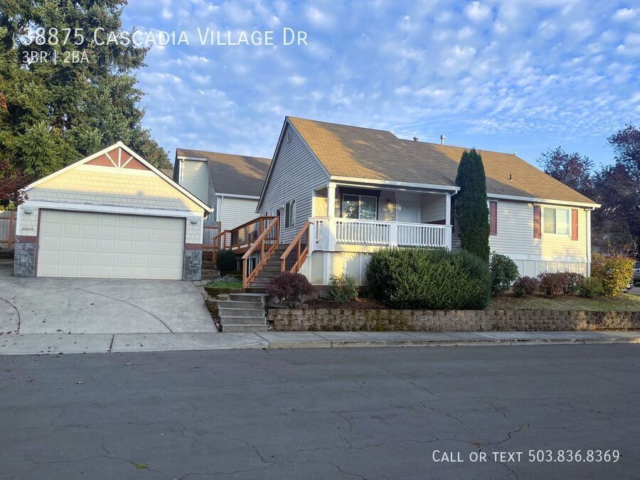 Primary Photo - Light and Bright 3 Bedroom 2 Bathroom Home...