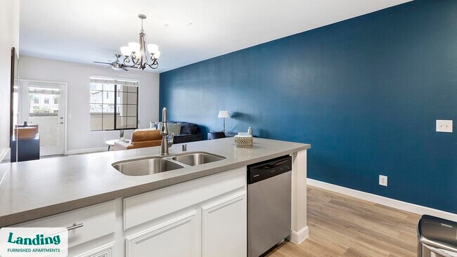 Foto del edificio - 9242 W Russell Rd