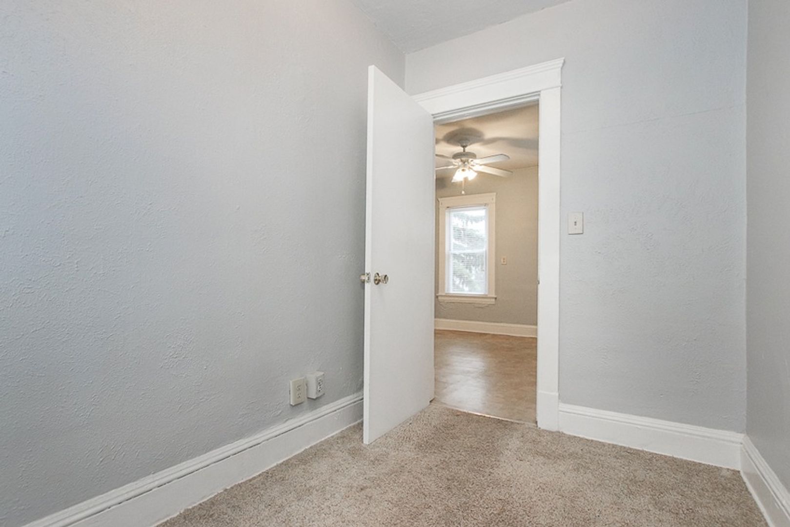 2811 Henninger Rd Cleveland, OH 44109 – photo 5