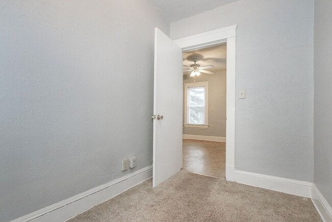 Foto del edificio - 2811 Henninger Rd