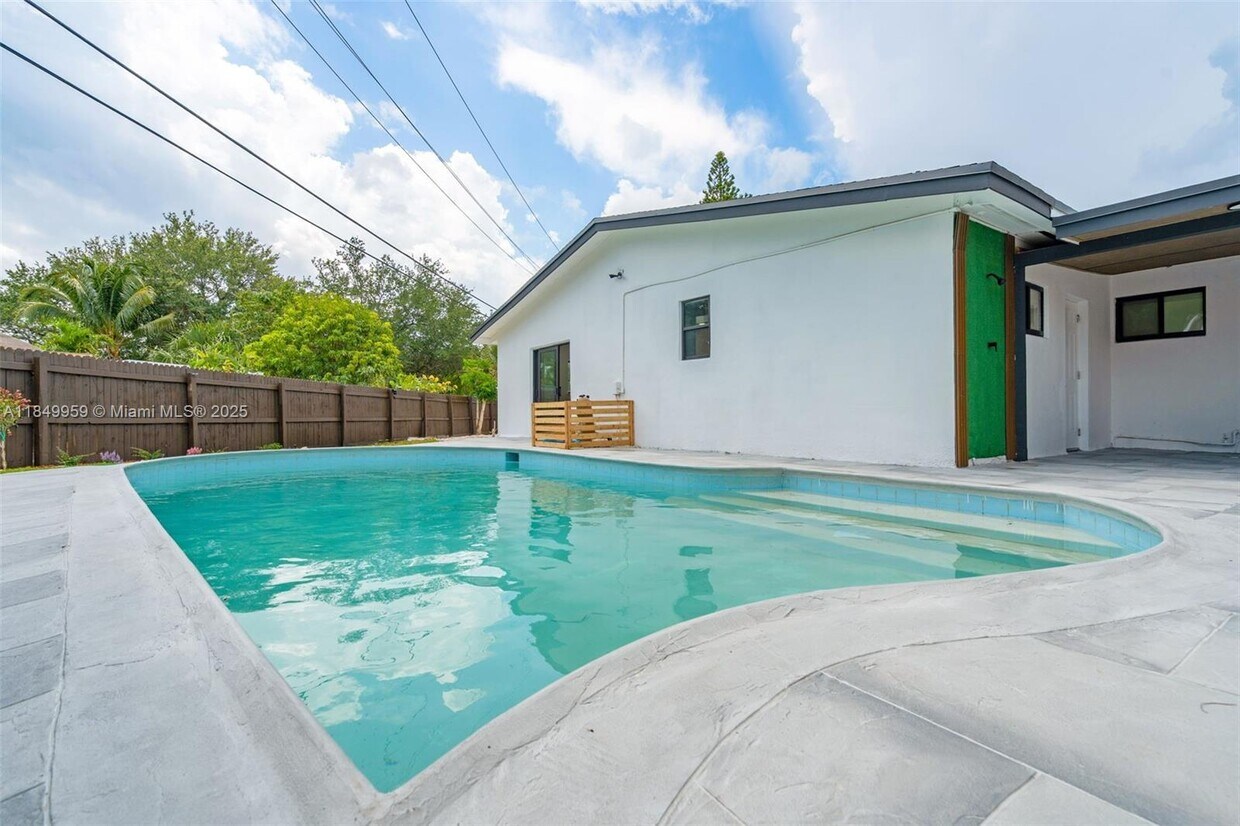 Foto principal - 3732 SW 16th St