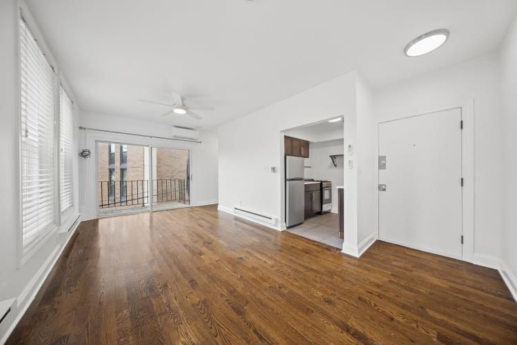 Foto del edificio - 213 W Wisconsin St