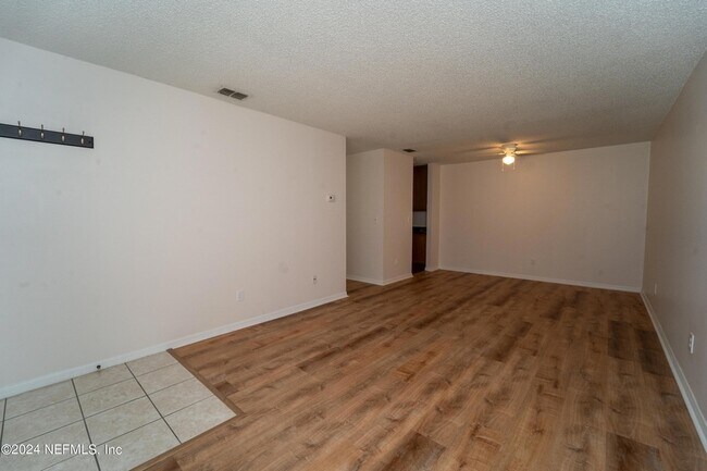 Building Photo - 1000 S Winterhawk Dr