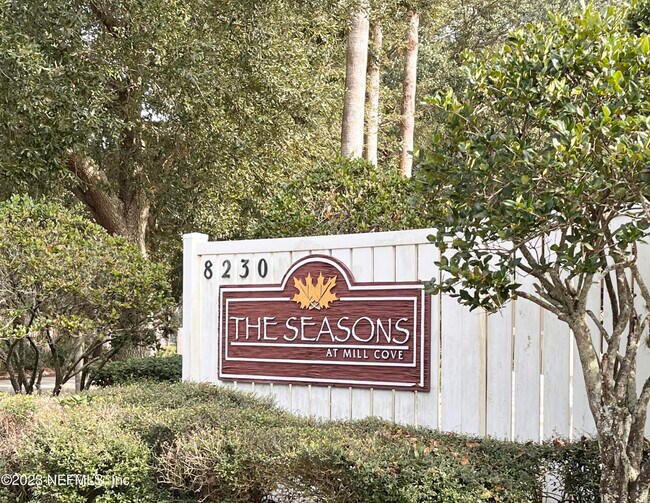 Foto del edificio - 8230 Dames Point Crossing Blvd