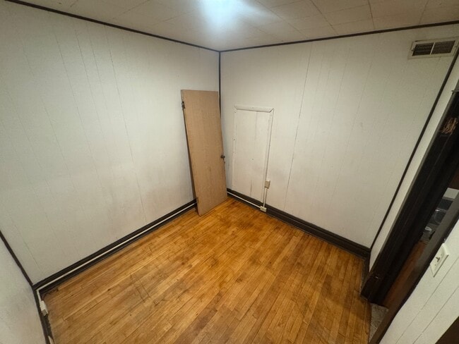 Building Photo - 2628 W 3rd St