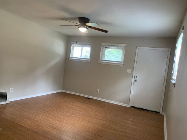 Foto del edificio - Cozy One Bedroom Duplex in Plaza Midwood!