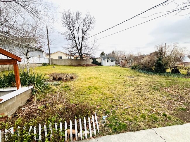 Building Photo - 170 E 1100 S