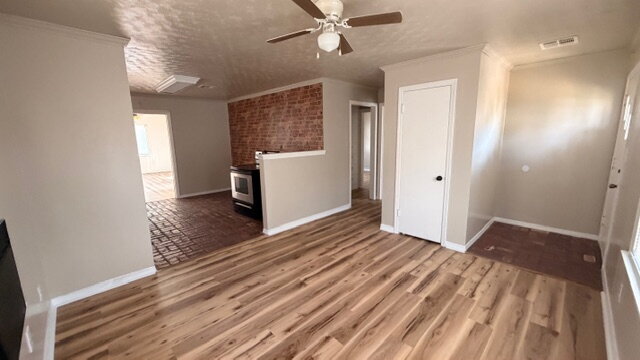 Foto del edificio - Spacious 3-bedroom, one-bathroom home.