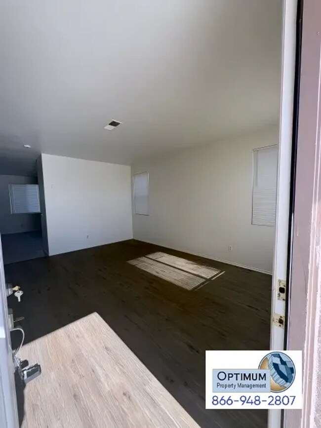 Foto del edificio - Beautiful 5 Bedroom, 3 Bathroom Two-Story Home with Loft & Spacious Backyard