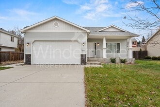 Building Photo - 1102 Golden Hills Dr