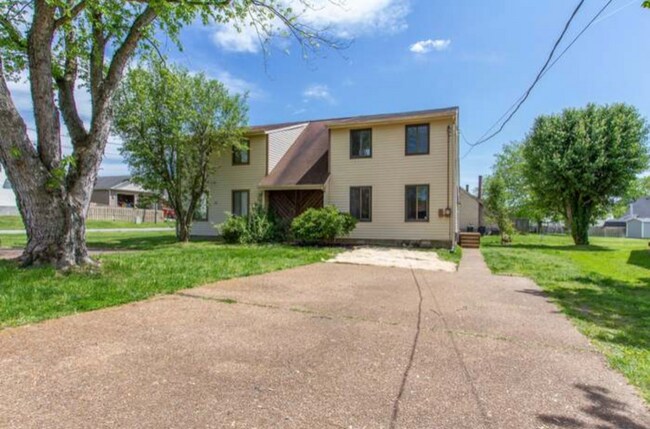 Building Photo - 1203 Clubhouse Ln