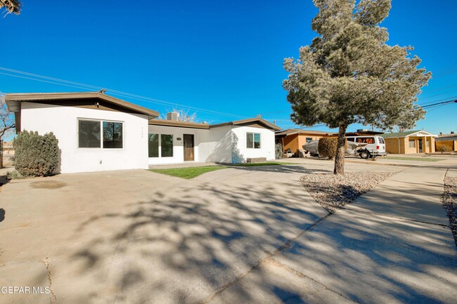 Building Photo - 7109 Parkland Dr