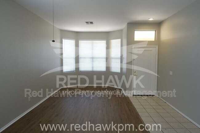 Foto del edificio - 3648 E Feather Ave