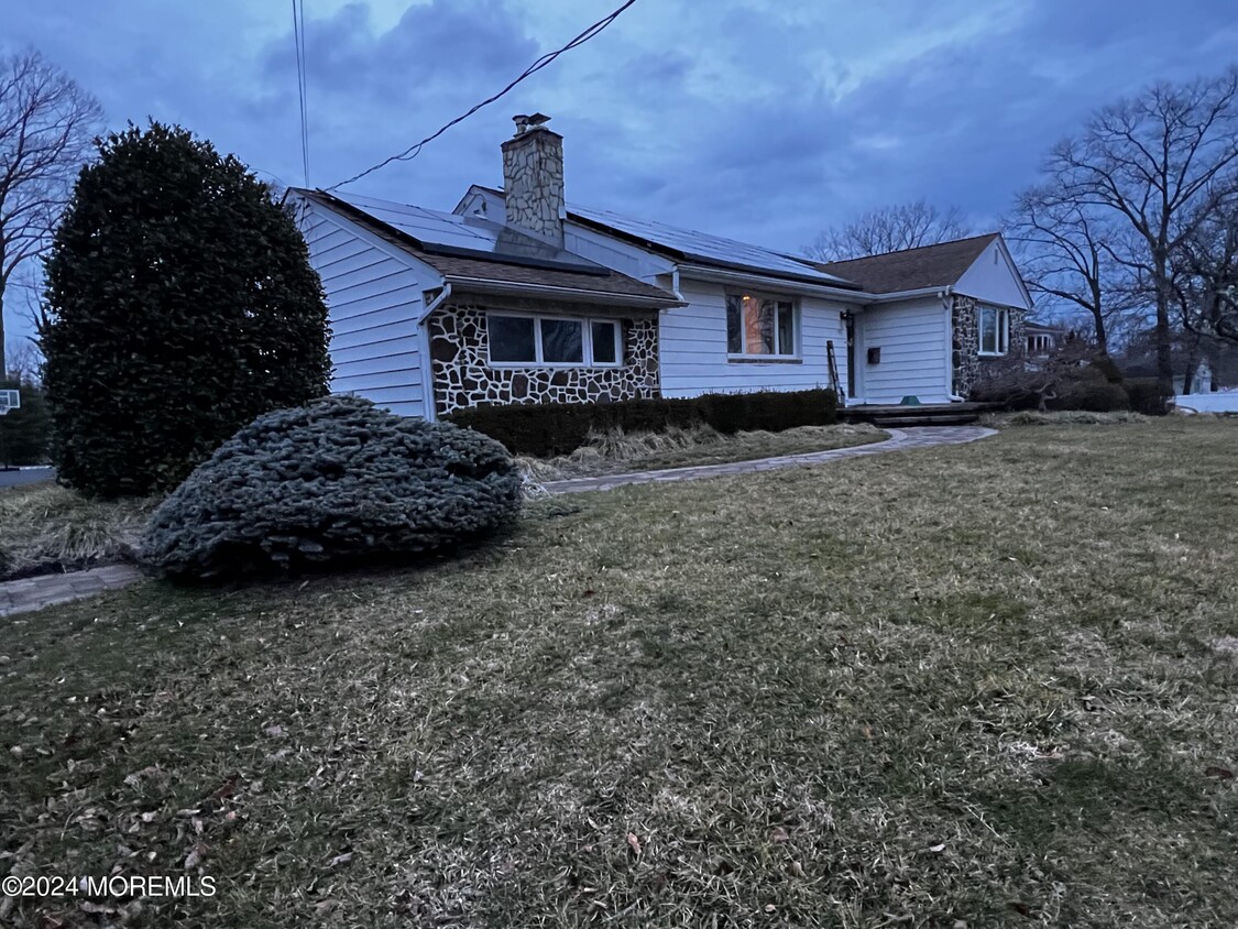 Primary Photo - 499 W Park Ave