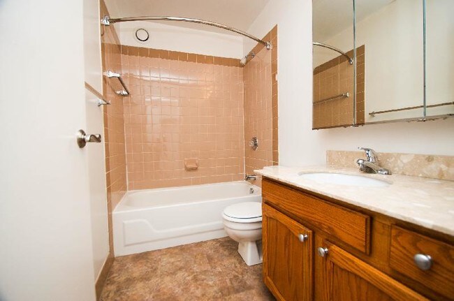 Building Photo - 114 W Chestnut St