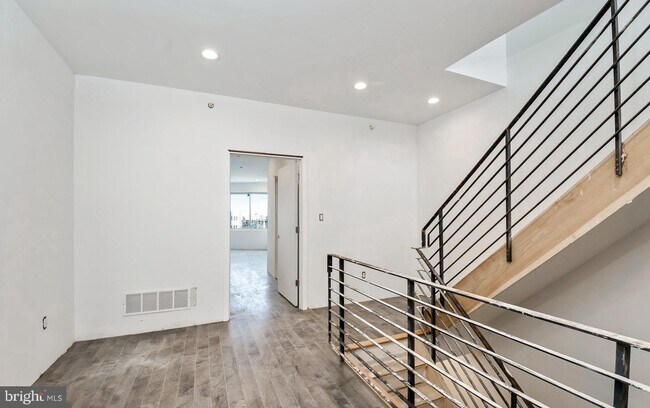 Building Photo - 1650 Point Breeze Ave