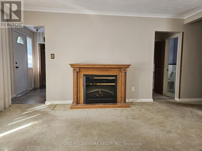 Building Photo - 147 Fitzgibbon Ave