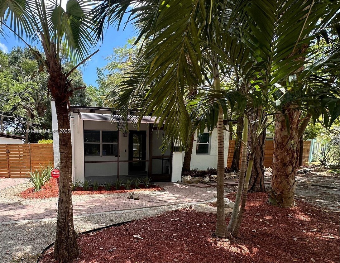 Primary Photo - 1733 SW 13th St