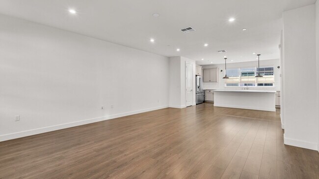 Foto del edificio - 1723 Pedrozzi Cmn