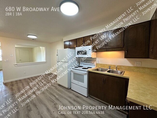 Foto del edificio - 680 W Broadway Ave