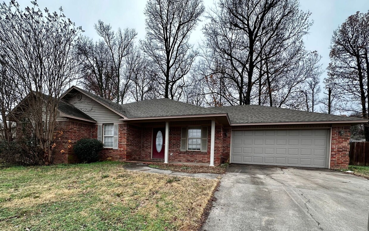 Primary Photo - Come take a look at this 3-bedroom 2-bathr...