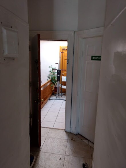 Entrance - 930 Belmont Ave