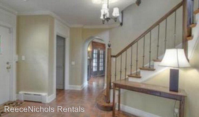 Building Photo - 3 br, 2.5 bath House - 5050 Sunset Drive