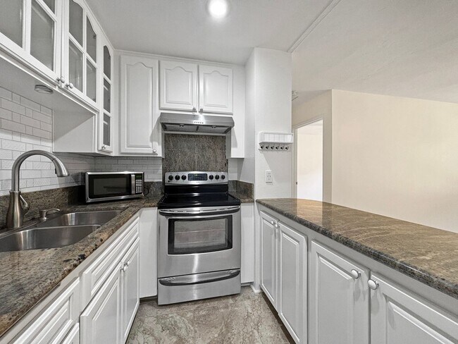 Building Photo - Newly Remodeled 1BD/BA Condo In Mission Va...