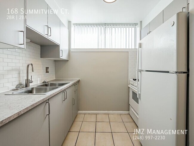 Building Photo - 168 Summitview Ct.-