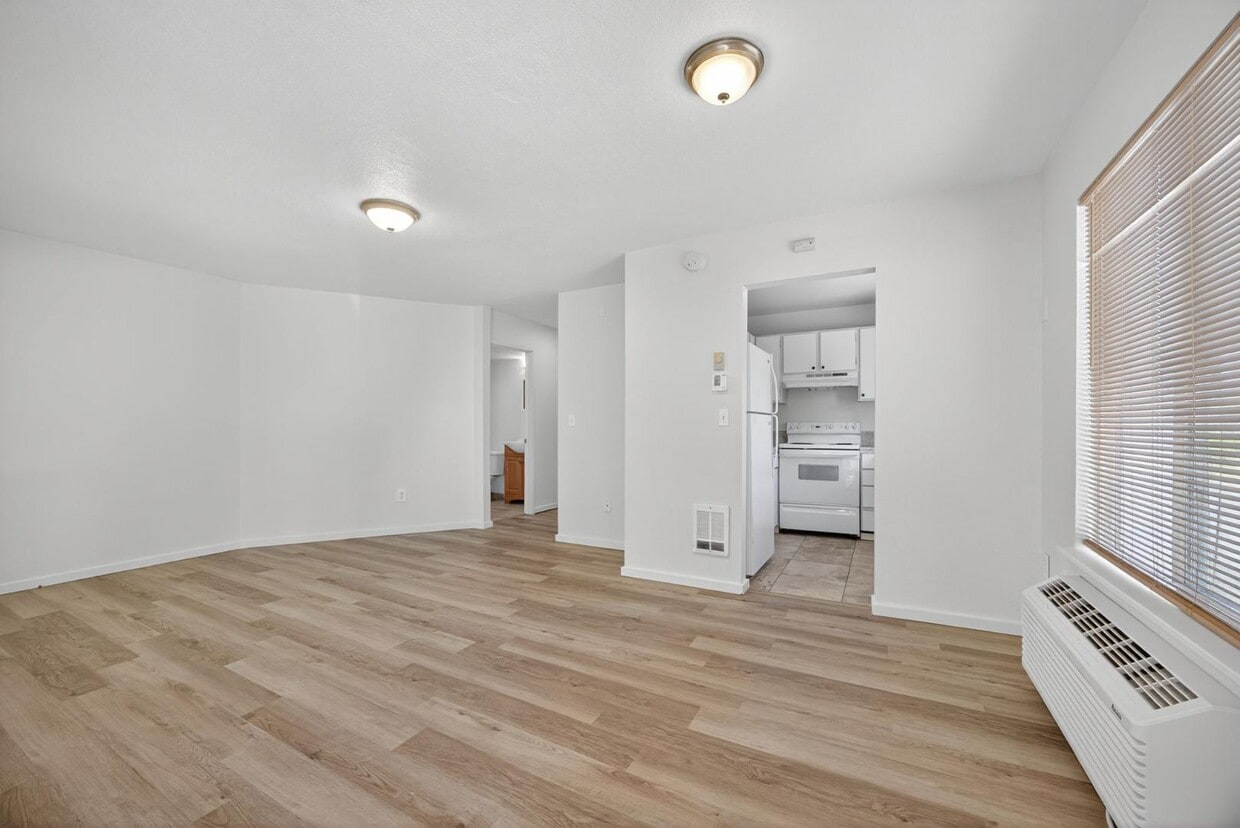 Primary Photo - 505 NW D St