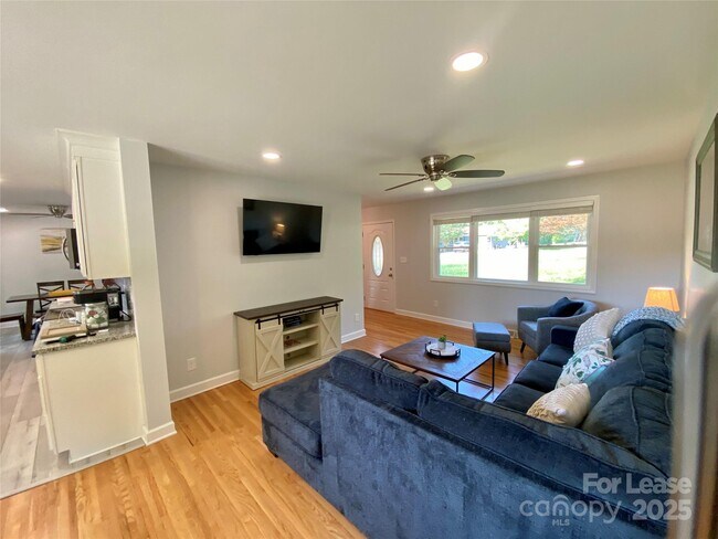Building Photo - 113 Forest Dr