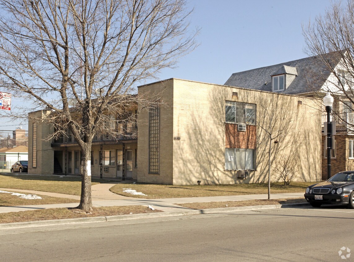 Primary Photo - 1720 W Devon Ave