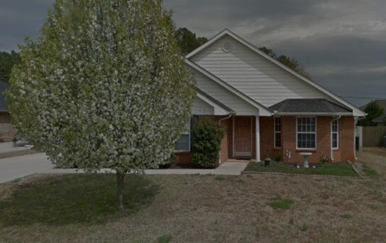 Primary Photo - Move In Special-$500 off first month's ren...