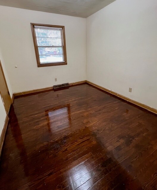 3 Total Bedrooms - 1532 E Seminole St