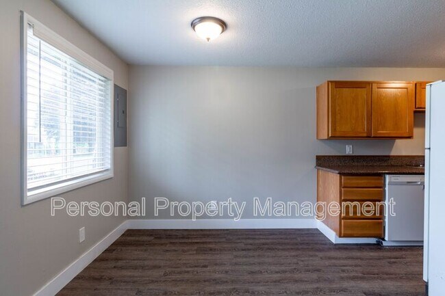 Building Photo - 2505 E 20th St