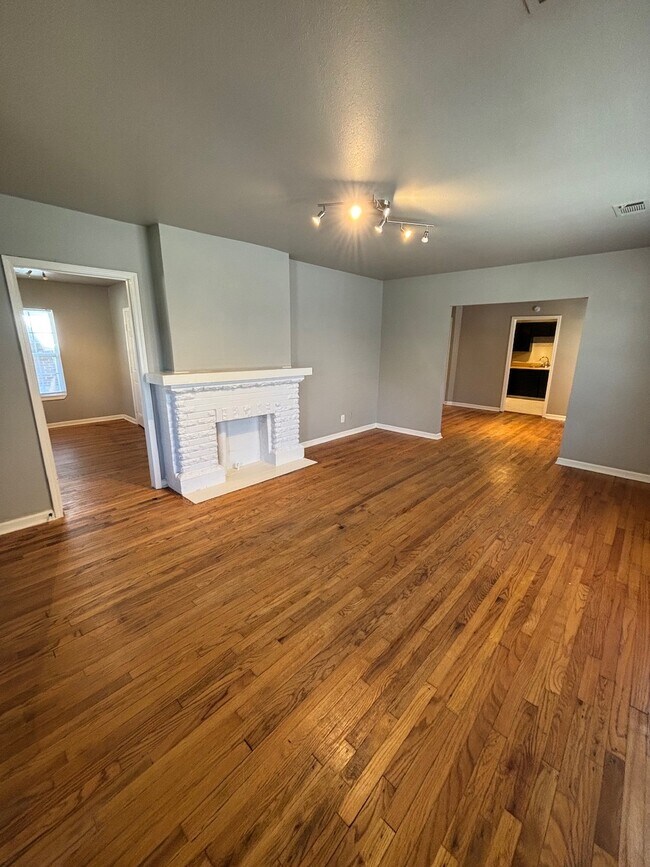 Building Photo - 1134 S Xanthus Ave