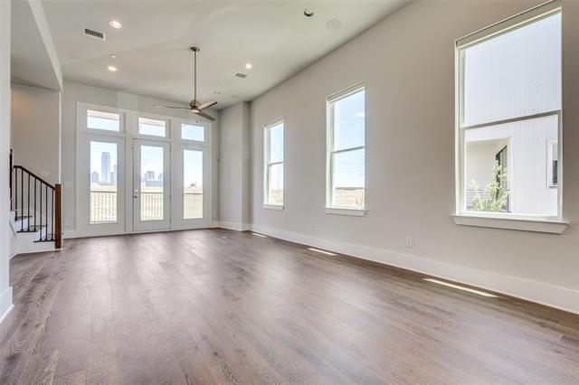 Foto del edificio - 381 E Greenbriar Ln