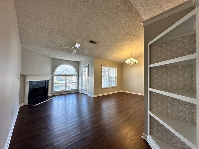 Foto del edificio - 5008 Lawndale Dr